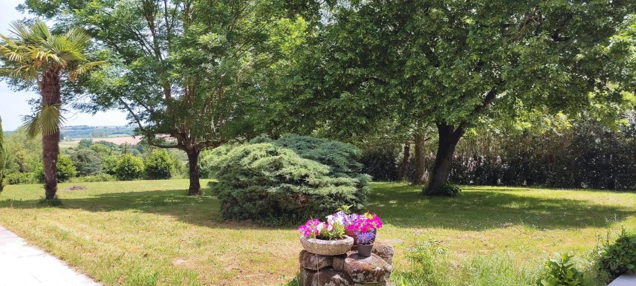 Domaine Les Garrigues Bed & Breakfast Puygaillard-de-Quercy Екстериор снимка