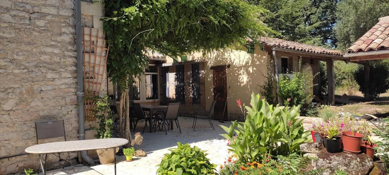 Domaine Les Garrigues Bed & Breakfast Puygaillard-de-Quercy Екстериор снимка