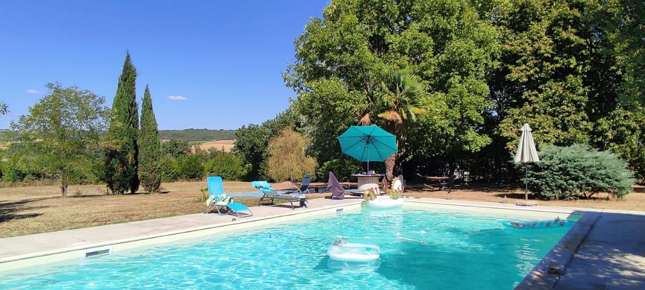 Domaine Les Garrigues Bed & Breakfast Puygaillard-de-Quercy Екстериор снимка