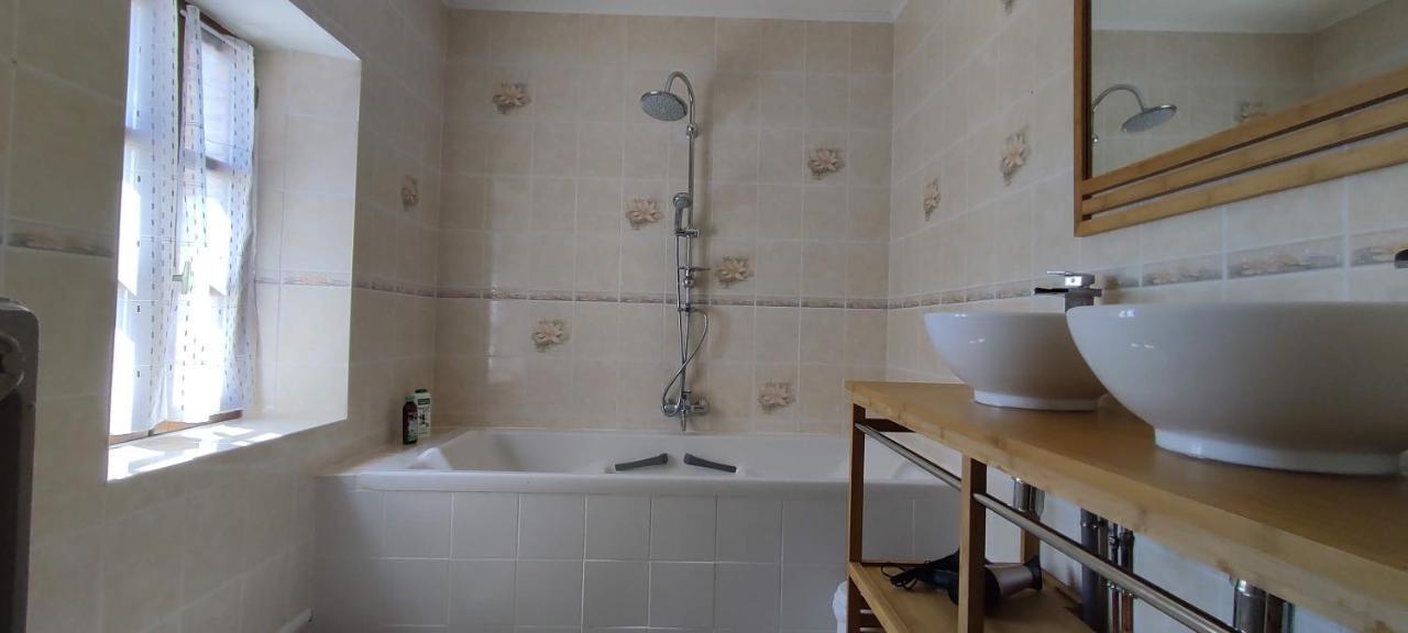 Domaine Les Garrigues Bed & Breakfast Puygaillard-de-Quercy Екстериор снимка