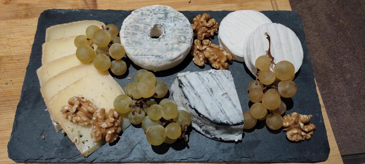 Domaine Les Garrigues Bed & Breakfast Puygaillard-de-Quercy Екстериор снимка