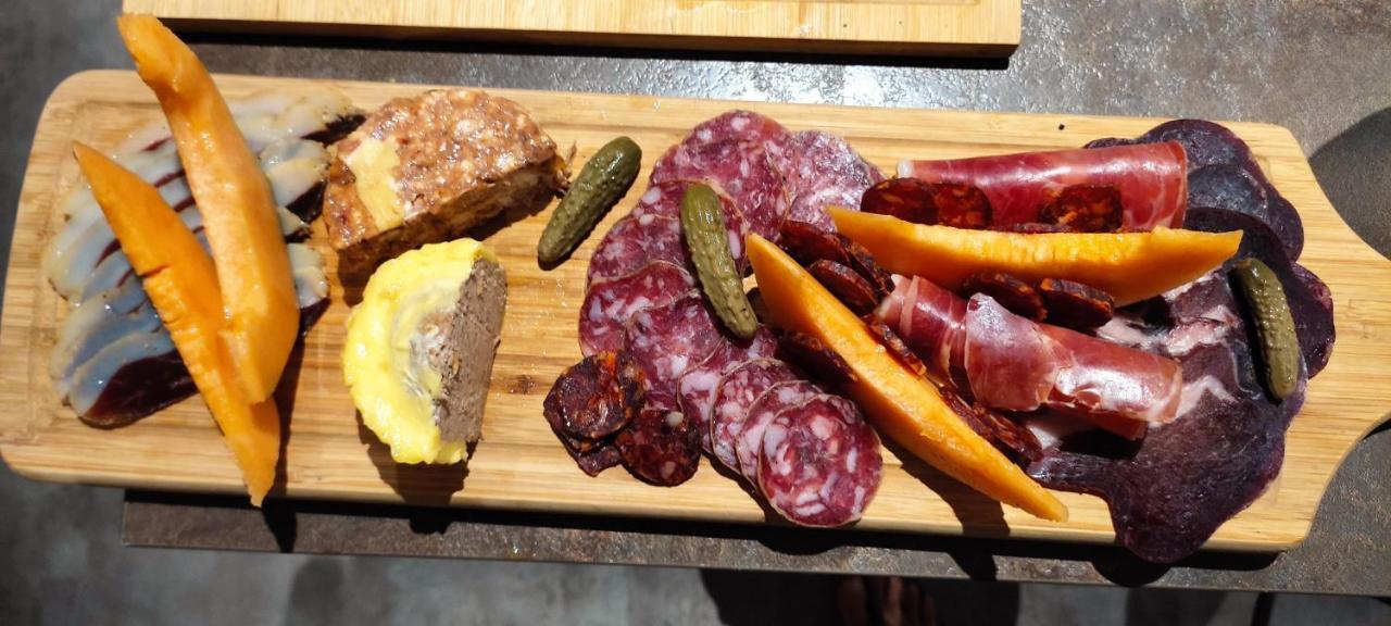 Domaine Les Garrigues Bed & Breakfast Puygaillard-de-Quercy Екстериор снимка