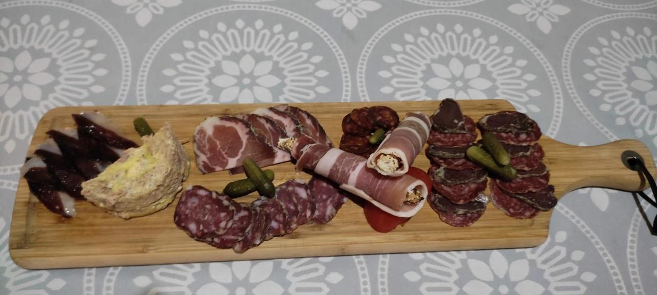 Domaine Les Garrigues Bed & Breakfast Puygaillard-de-Quercy Екстериор снимка