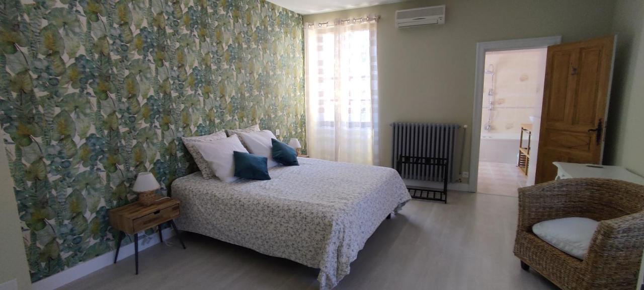 Domaine Les Garrigues Bed & Breakfast Puygaillard-de-Quercy Екстериор снимка